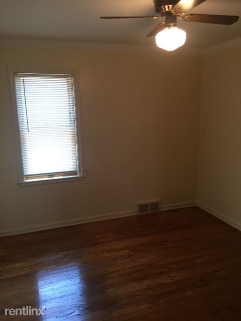Foto del edificio - 3 br, 1.5 bath House - 20846 Lochmoor St