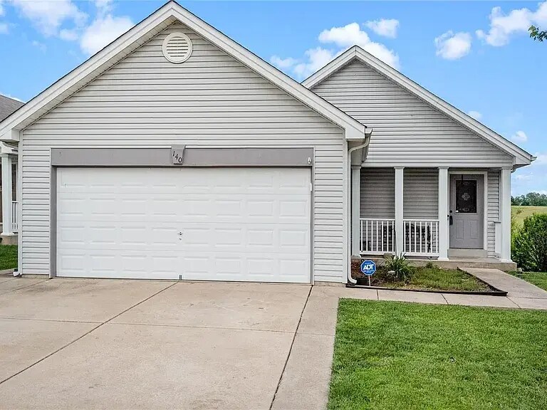 Primary Photo - 140 Autumn Oaks Dr