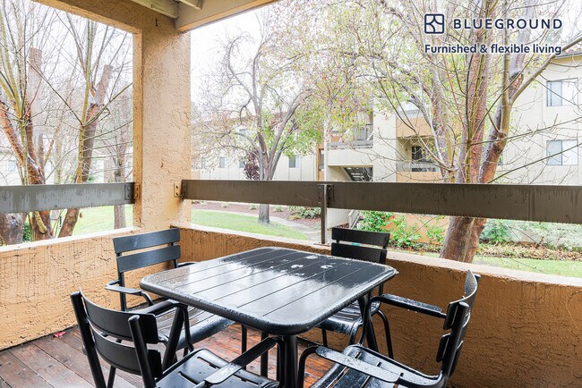 Building Photo - 1600 Villa St