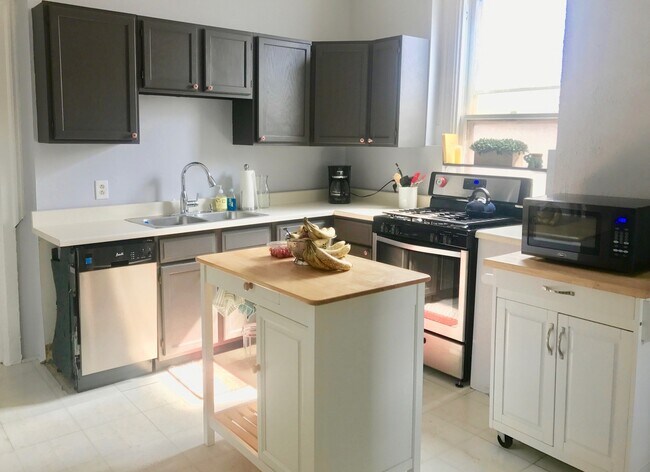 Foto del edificio - 2046 N Bissell St