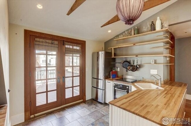 Building Photo - 719 Remington St