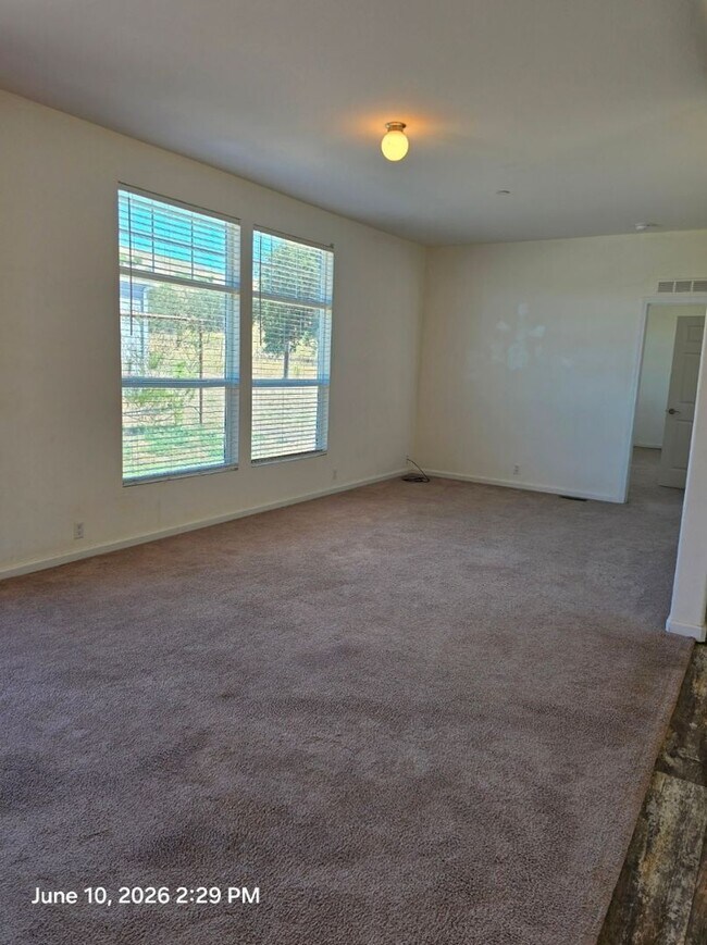 Foto del edificio - 3 bedroom 2 bath home in the country includes water electric and sewer