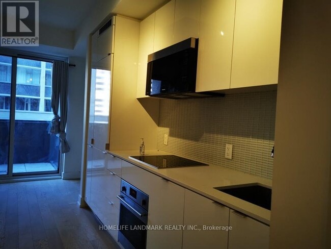 Building Photo - 7 Grenville St