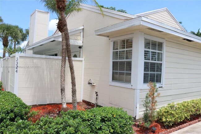 Foto del edificio - 3324 NW 101st Ave