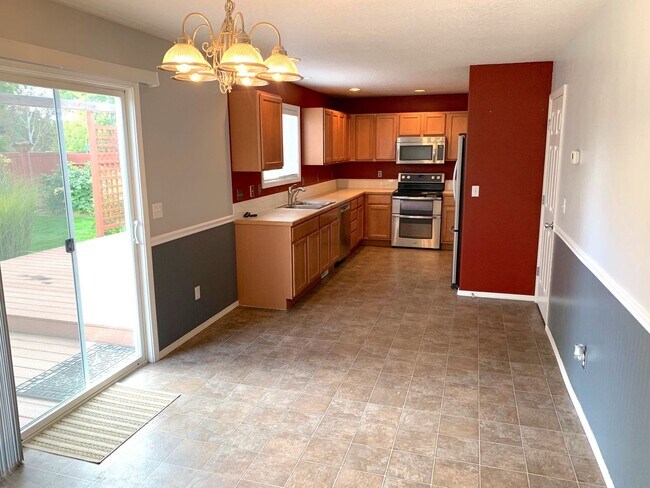 Building Photo - 4-Bedroom Two-Story Home