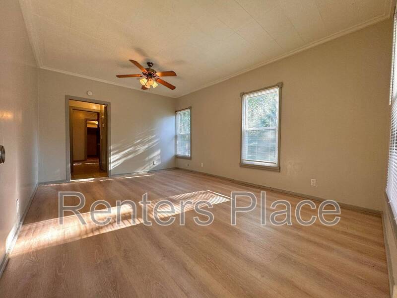 Primary Photo - 2608 E Archer St