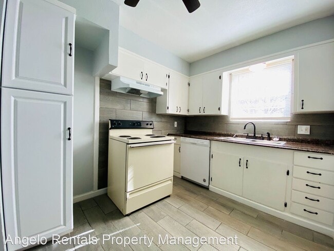 Building Photo - 4 br, 1.5 bath House - 2021 Field St