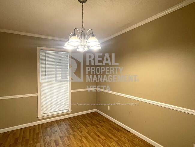 Building Photo - 932 S Confederate Dr