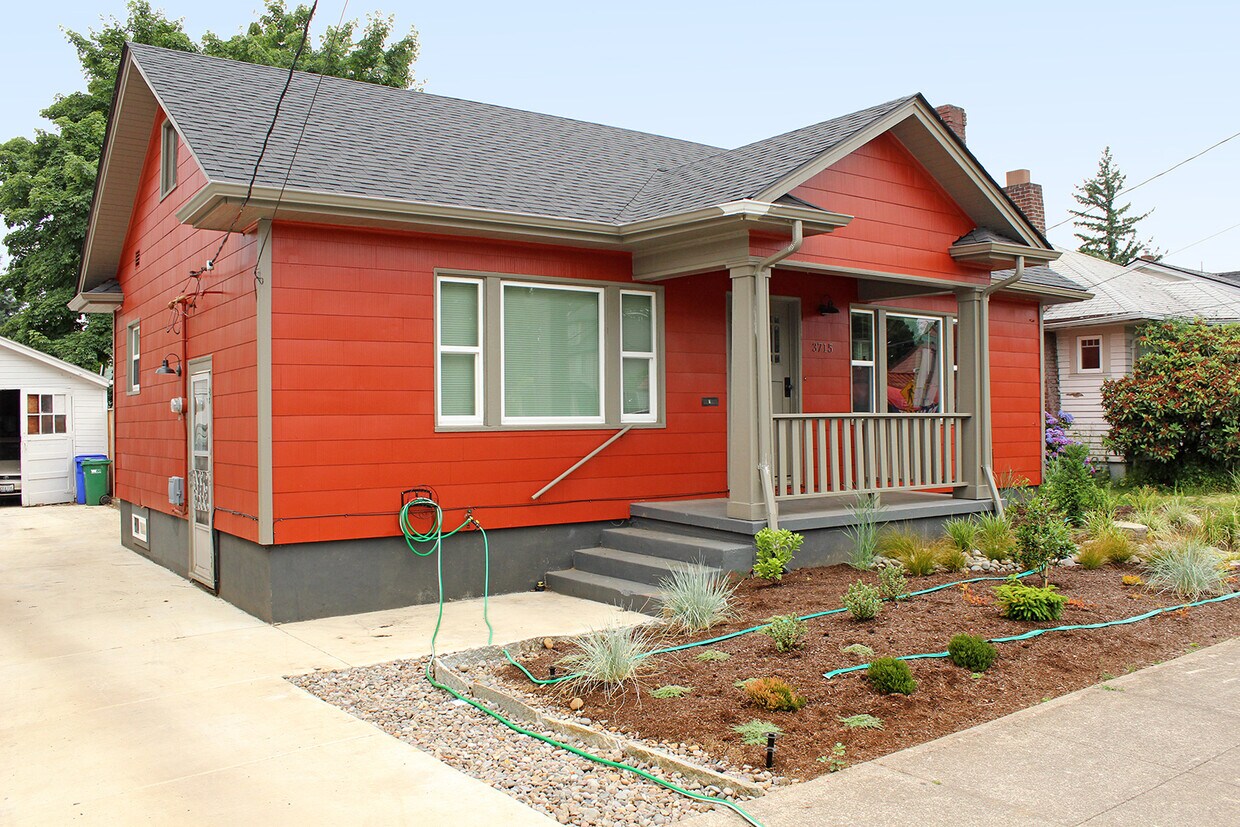 Primary Photo - Quintessential Beaumont-Wilshire Bungalow ...