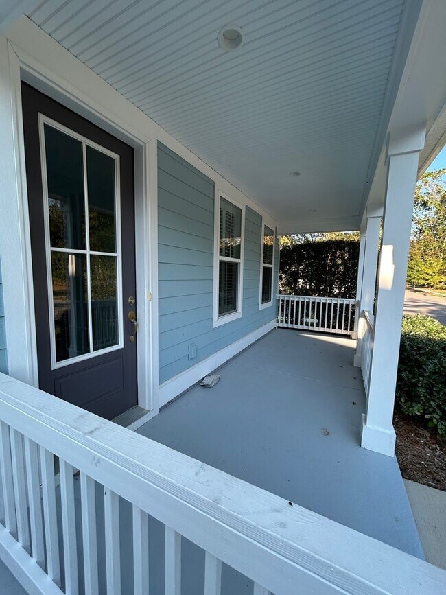 Building Photo - Stunning 4BR/3.5BA