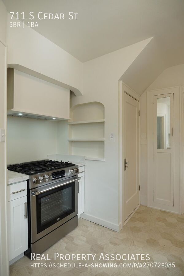 Foto del edificio - Newly Renovated House with Attached Garage...
