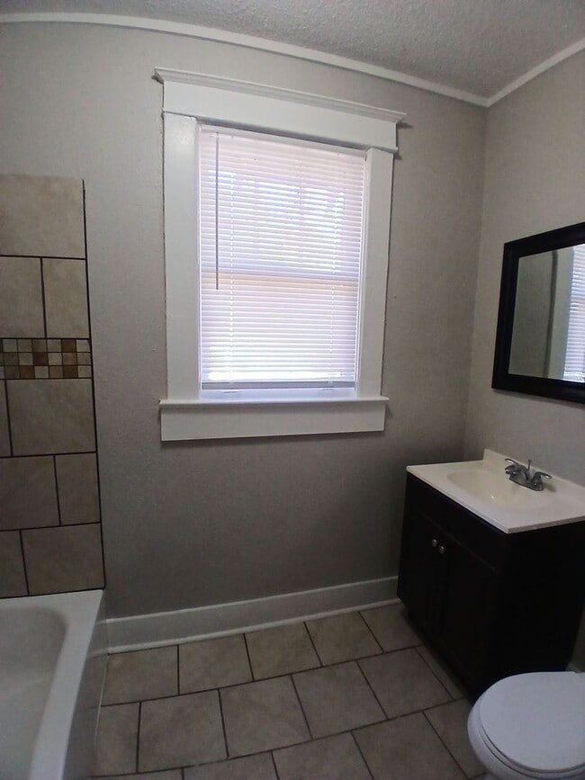 Foto del edificio - Newly Renovated 1BR/1BA Duplex near U of M