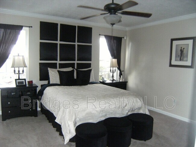 Foto del edificio - 315 Hazelnut Dr