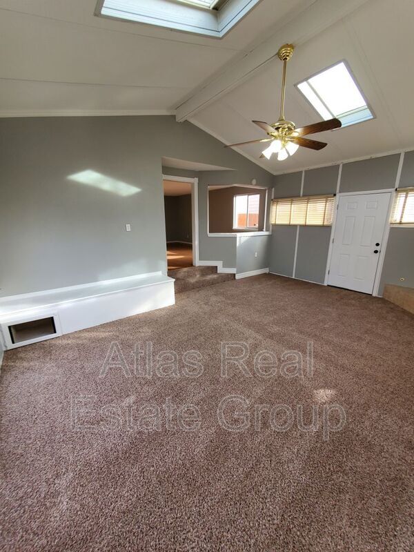 Foto del edificio - 12083 Glencoe St