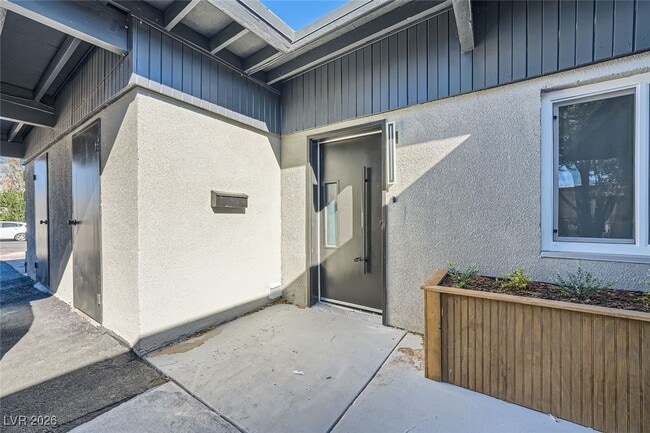 Building Photo - 1414 E Phillips Ave