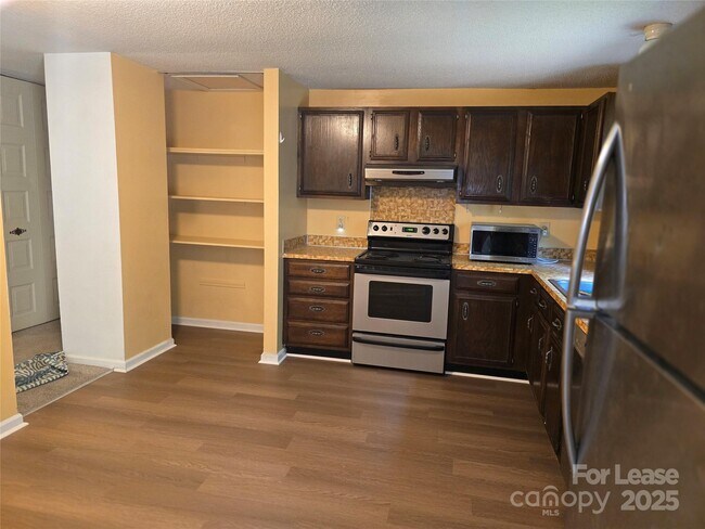 Foto del edificio - 634 Sweetgum Ln