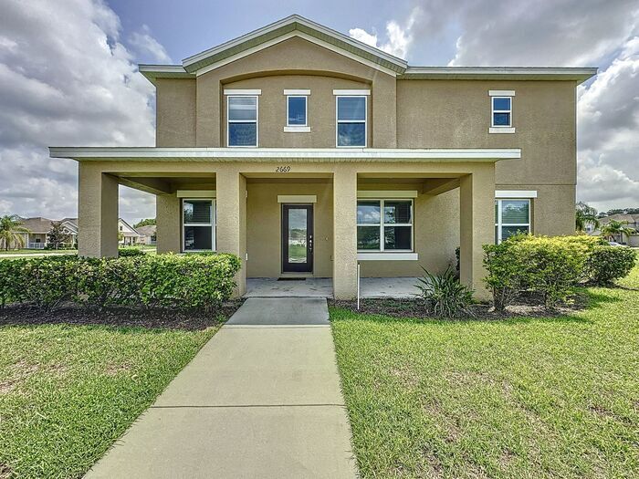 Foto principal - FURNISHED HOME IN THE GATED COMMUNITY OF T...