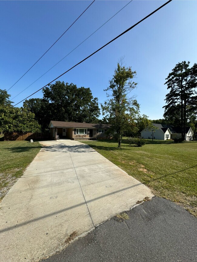 Foto del edificio - 143 Old Friendship Rd