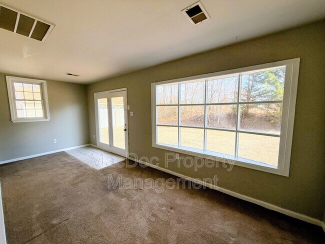 Foto del edificio - 265 Butler Rd