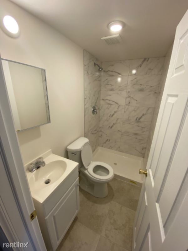 Building Photo - Studio, 1 bath Apartment - 540 E Penn St