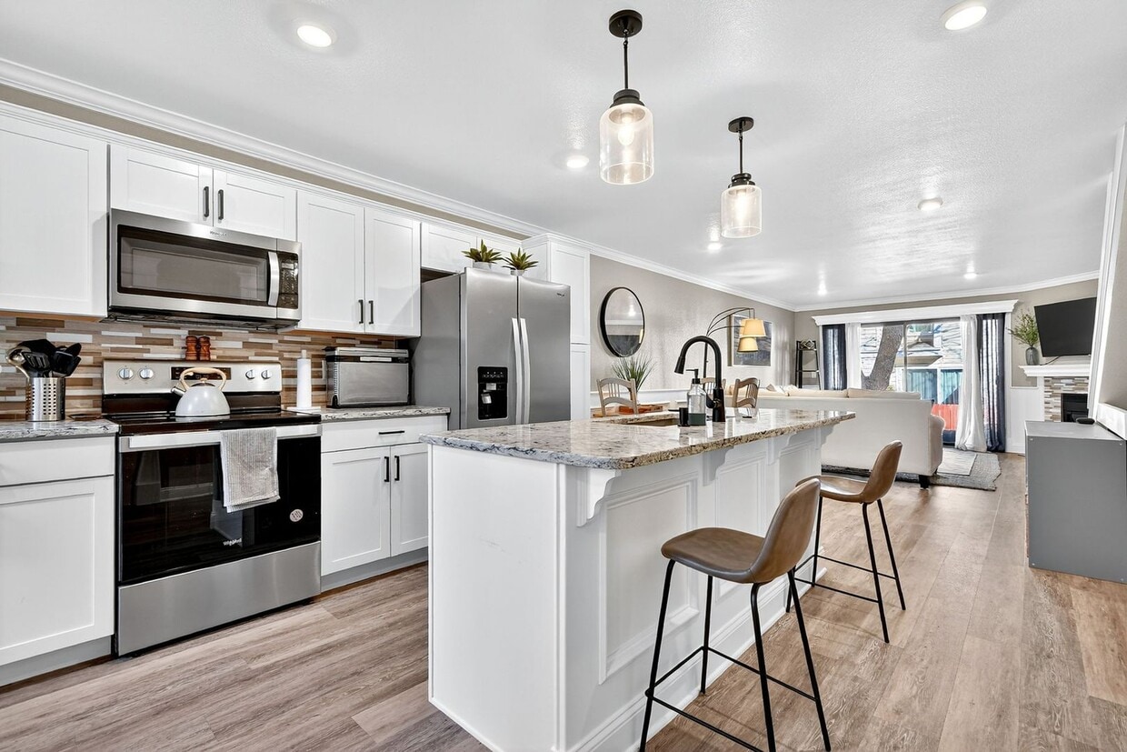 Primary Photo - Two Bedroom Townhome W/ Garage!