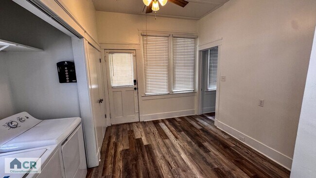 Foto del edificio - University Area 5bd/3ba With Private Backy...