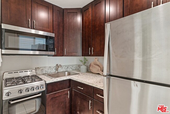 Foto del edificio - 2400 Vanderbilt Ln