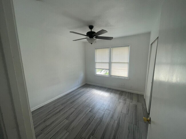 Foto del edificio - 3/2/2 home on a quiet street. Centrally located to restaurants, and shopping.