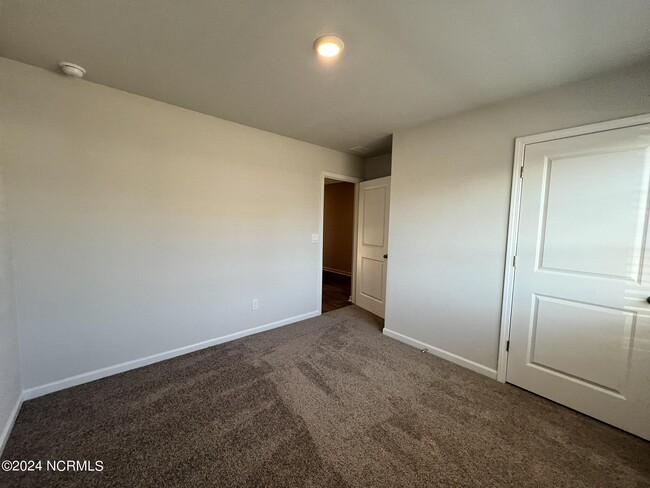 Foto del edificio - 8201 E Highcroft Dr NE
