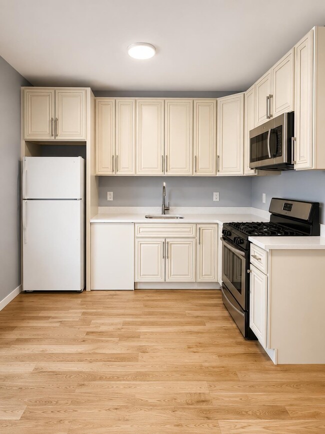 Building Photo - 130 Monticello Ave