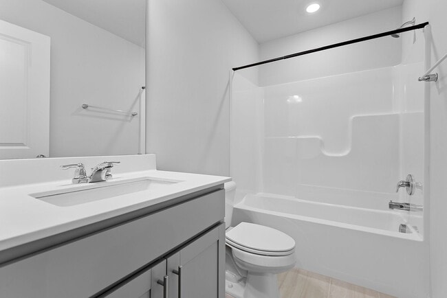 Building Photo - AVAILABLE NOW! PRICE REDUCTION + $500 off ...