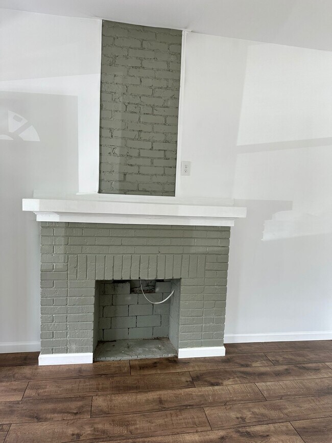 Building Photo - 306 6th Ave NW
