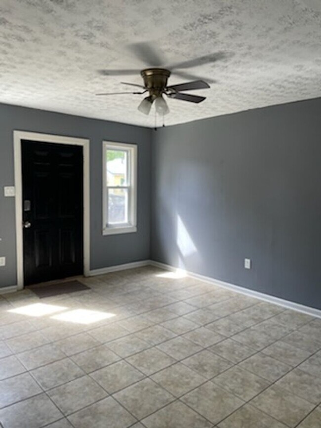 Foto del edificio - 2636 Bard Ave