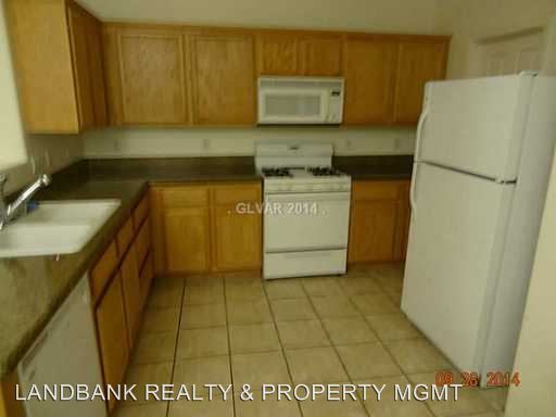 Building Photo - 5935 Nuevo Leon St
