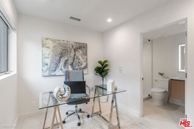 Foto del edificio - 3 br, 3.5 bath Townhome - 7152 Willoughby ...