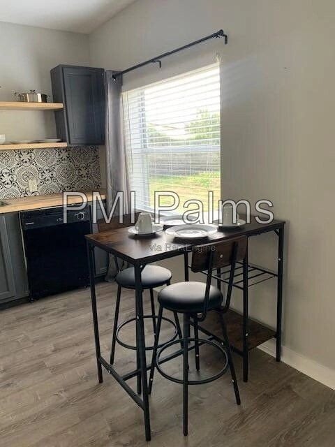 Foto del edificio - 3011 E Louisiana Ave