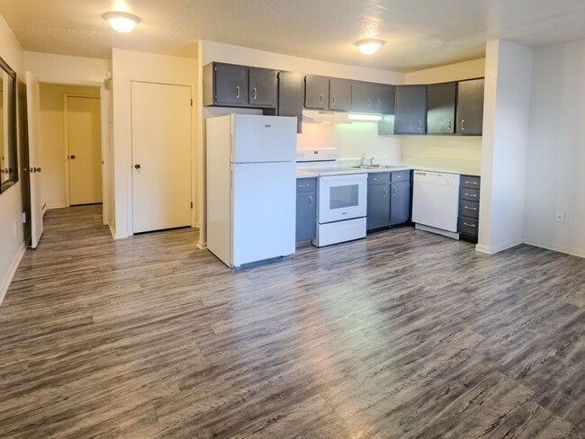 Building Photo - West Knoxville 37919 - 1 Bedroom Apartment in West Knoxville! Available Now! 1 Bedroom, 1 Bath. -...