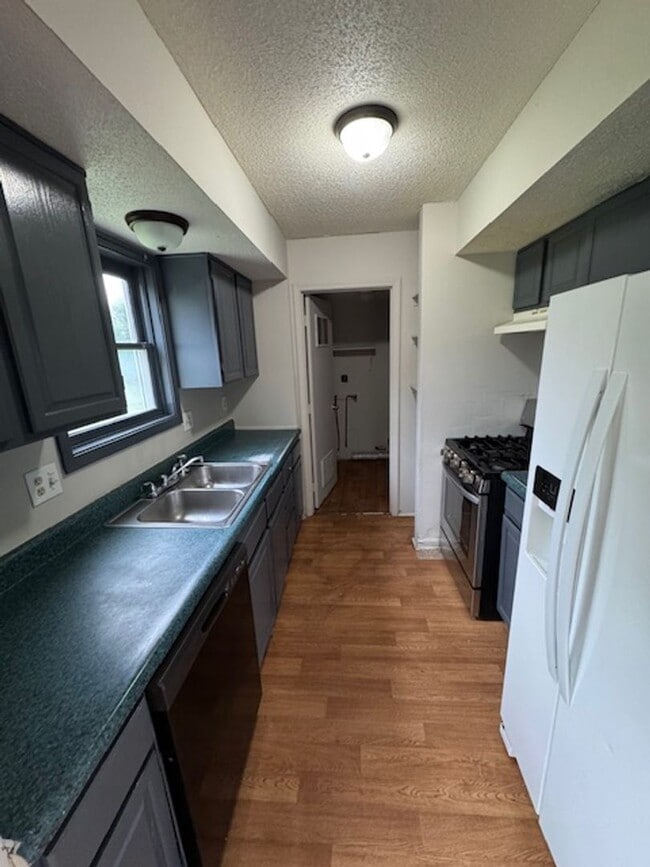 Building Photo - 3034 Holton Ave