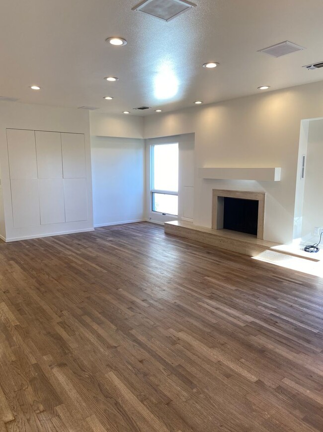 Building Photo - Lovely Country Charm with Swimming Pool