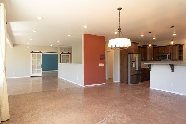 Building Photo - Executive Home with View- 4 bed, 2.5 bath, 2 car garage