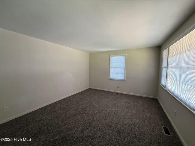 Building Photo - 126 Kitt Dr