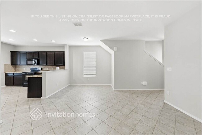 Foto del edificio - 467 Walnut Crest