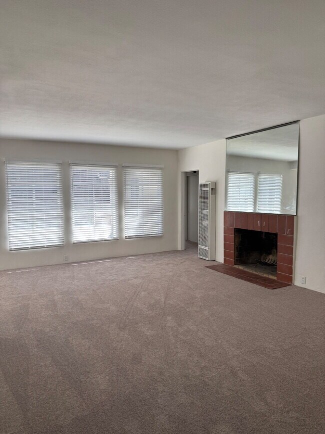 Building Photo - Beautiful 2-bedroom, 1-bathroom home in Castro Valley
