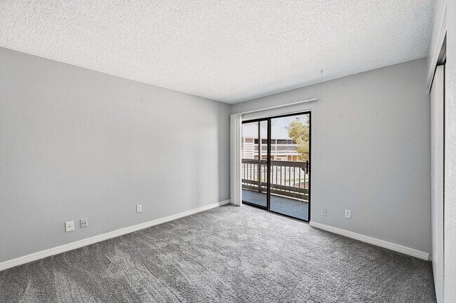 Building Photo - 3 Bedroom 2 Bathroom Updated Unit in Robinwood W/Move in Special!