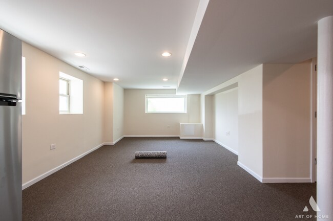 Photo - 3301 N Kilbourn Ave (Chicago, IL) Apartment