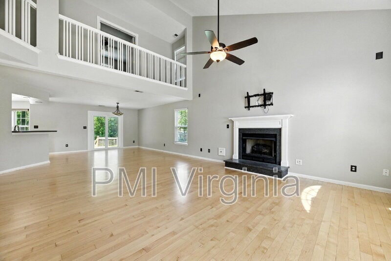 Primary Photo - 6811 Dickens Ct E