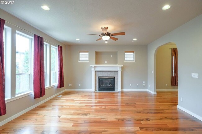 Building Photo - 6146 NE Ridgestone Ct