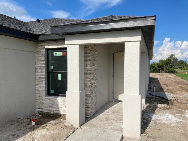 Building Photo - 1380 San Cristobal Ave