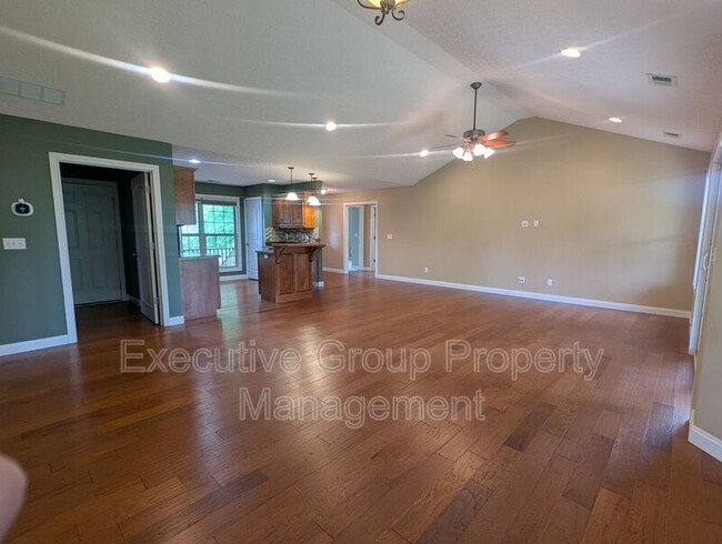Foto del edificio - 120 Victory Lake Dr