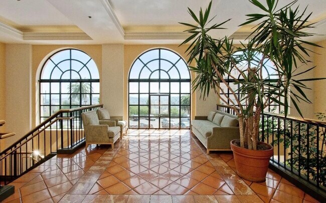 Foto del edificio - 355 Buena Vista Ave E